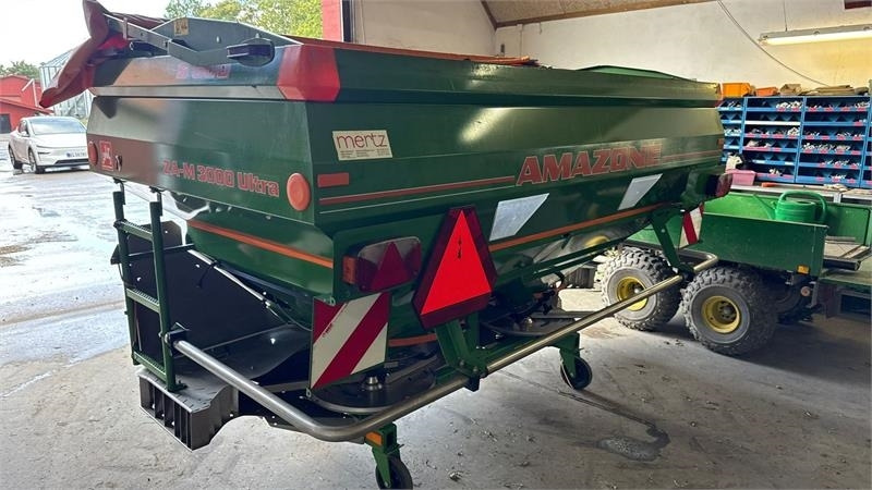 Amazone ZAM 3000 Z-AM 3000 Ultra - Szervestrágyaszóró: 1 kép. Amazone ZAM 3000 Z-AM 3000 Ultra - Szervestrágyaszóró: 1 kép.