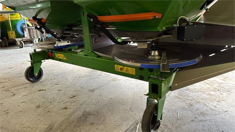 Amazone ZAM 3000 Z-AM 3000 Ultra - Szervestrágyaszóró: 3 kép. Amazone ZAM 3000 Z-AM 3000 Ultra - Szervestrágyaszóró: 3 kép.