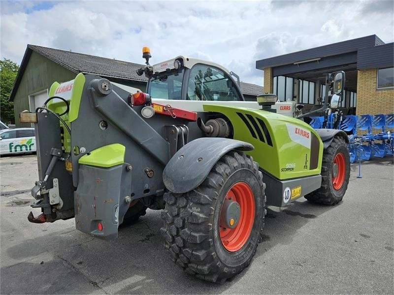 Claas SCORPION 9055 VP+ - Teleszkópos rakodó: 3 kép. Claas SCORPION 9055 VP+ - Teleszkópos rakodó: 3 kép.
