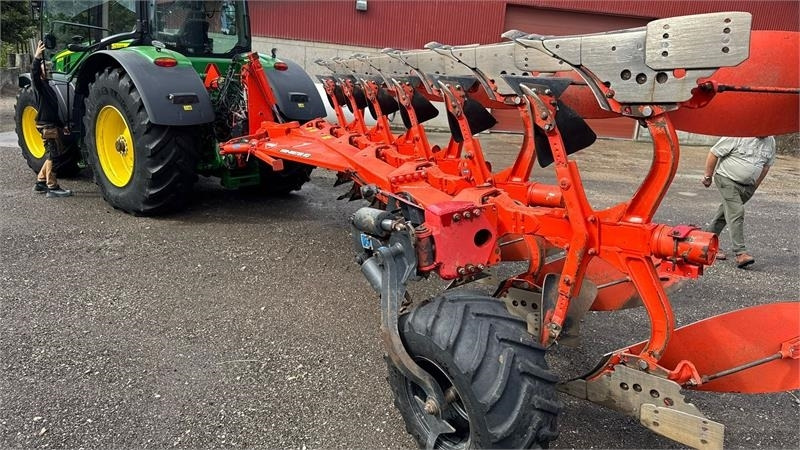 Kuhn Vari Master 183 6 Furet 183 - Eke: 1 kép. Kuhn Vari Master 183 6 Furet 183 - Eke: 1 kép.