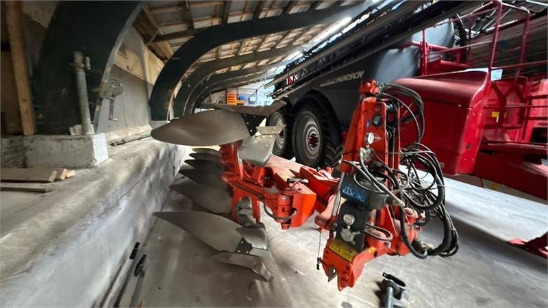 Kuhn Vari Master 183 6 Furet 183 - Eke: 4 kép. Kuhn Vari Master 183 6 Furet 183 - Eke: 4 kép.