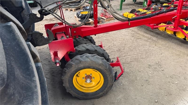 Vaderstad Rapid 400C Rapid 400 C - Kombinált vetőgép: 2 kép. Vaderstad Rapid 400C Rapid 400 C - Kombinált vetőgép: 2 kép.