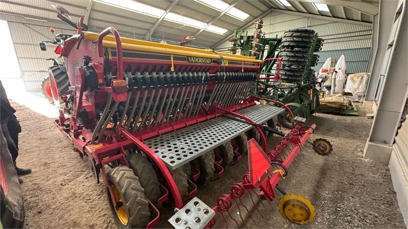 Vaderstad Rapid 400C Rapid 400 C - Kombinált vetőgép: 3 kép. Vaderstad Rapid 400C Rapid 400 C - Kombinált vetőgép: 3 kép.