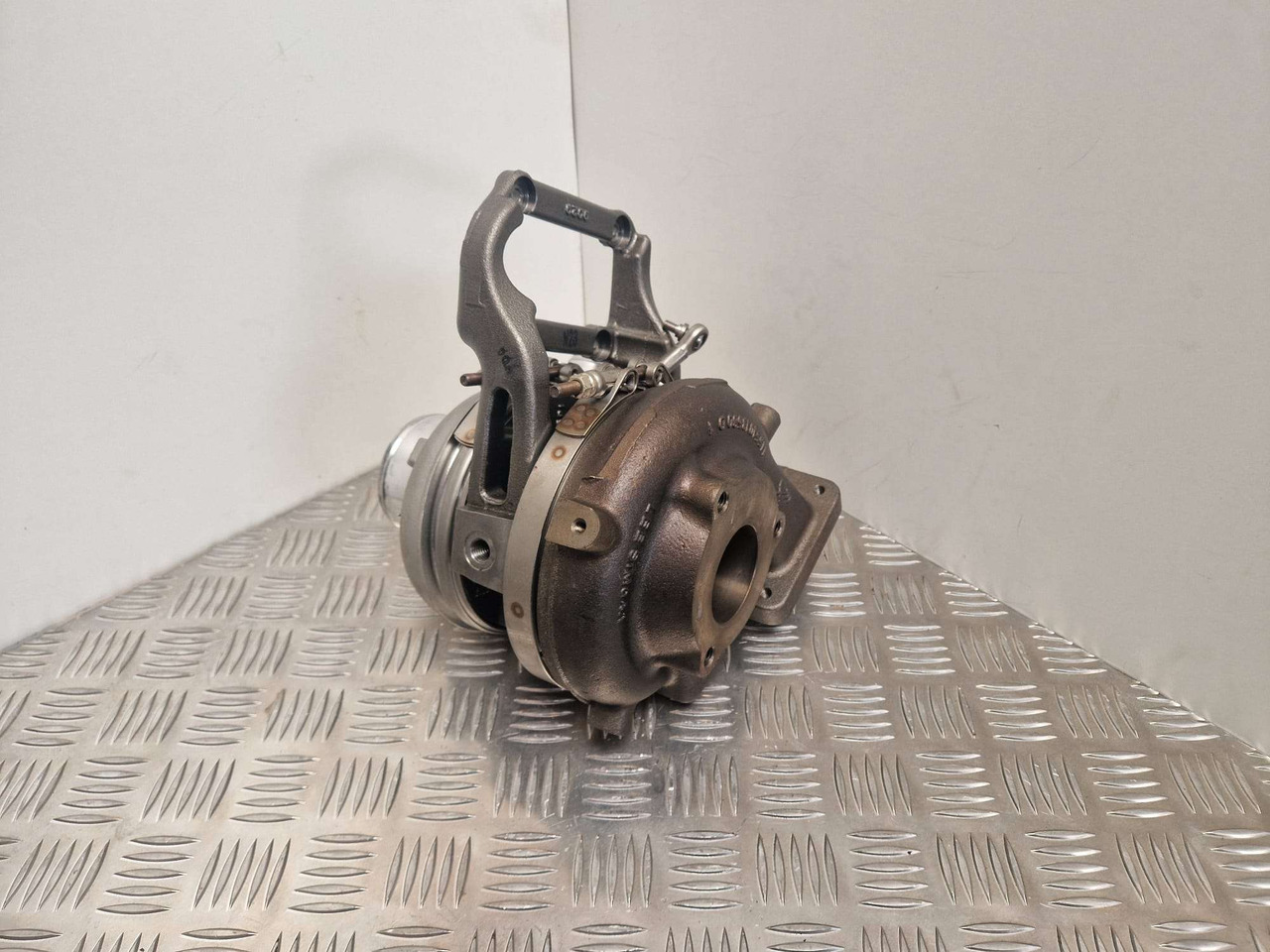 BorgWarner BV55 turbo charger JCB turbocharger - Motor és alkatrészek - Építőipari gépek: 3 kép. BorgWarner BV55 turbo charger JCB turbocharger - Motor és alkatrészek - Építőipari gépek: 3 kép.