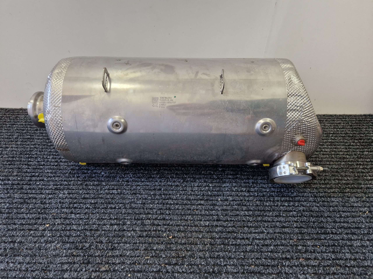 Exhaust silencer JCB 320/B6251 SCR Adblue - Motor és alkatrészek - Építőipari gépek: 2 kép. Exhaust silencer JCB 320/B6251 SCR Adblue - Motor és alkatrészek - Építőipari gépek: 2 kép.