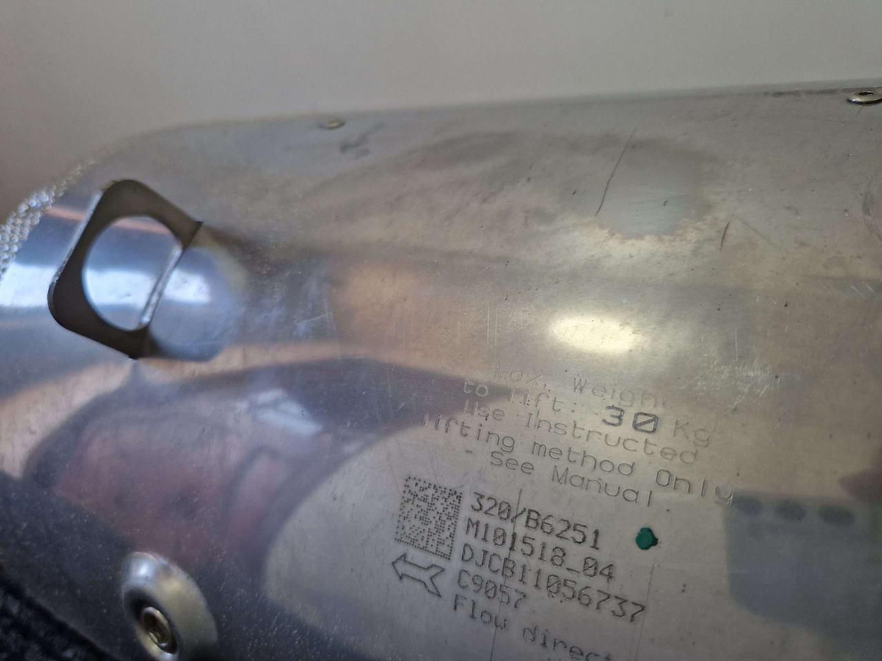 Exhaust silencer JCB 320/B6251 SCR Adblue - Motor és alkatrészek - Építőipari gépek: 5 kép. Exhaust silencer JCB 320/B6251 SCR Adblue - Motor és alkatrészek - Építőipari gépek: 5 kép.