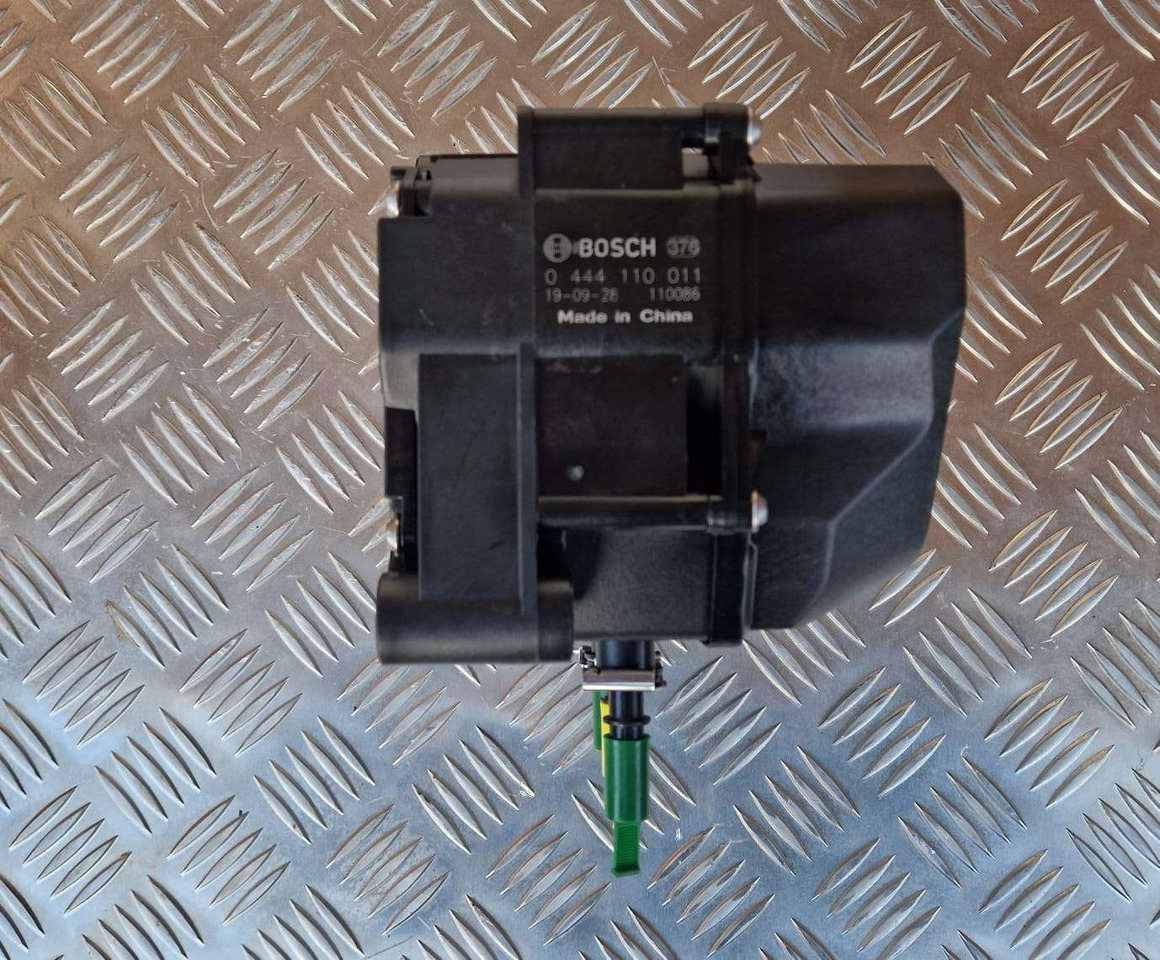 Genuine JCB Bosch Adblue module 12v supply - Motor és alkatrészek - Építőipari gépek: 3 kép. Genuine JCB Bosch Adblue module 12v supply - Motor és alkatrészek - Építőipari gépek: 3 kép.