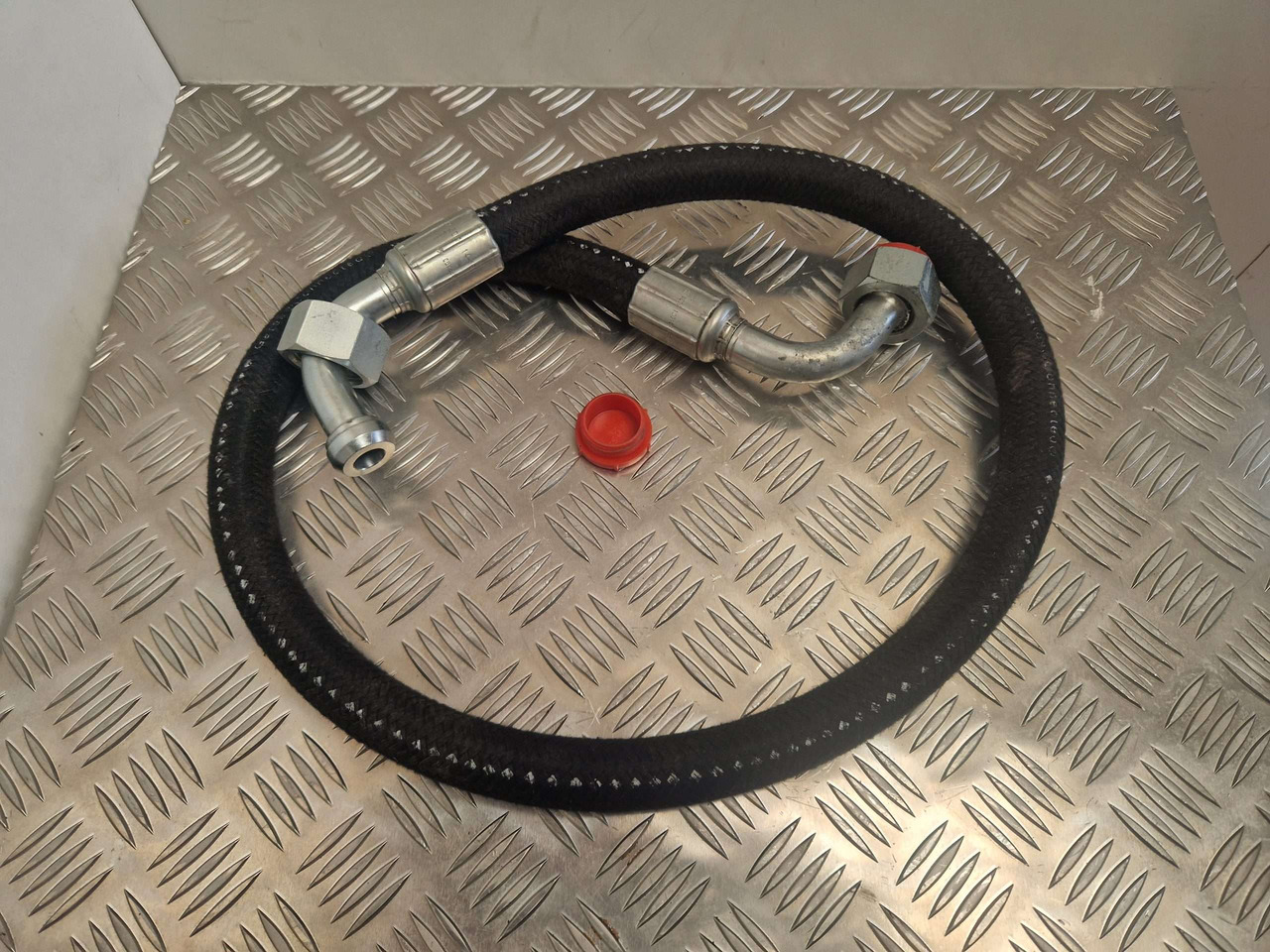 JCB 320/A4091 320/A4237 excavator Oil hose - Motor és alkatrészek - Építőipari gépek: 4 kép. JCB 320/A4091 320/A4237 excavator Oil hose - Motor és alkatrészek - Építőipari gépek: 4 kép.