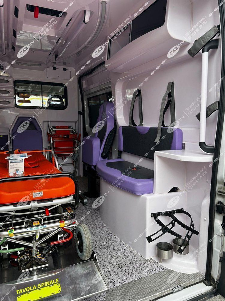 FIAT FIAT 290 DUCATO - Mentőautó: 4 kép. FIAT FIAT 290 DUCATO - Mentőautó: 4 kép.