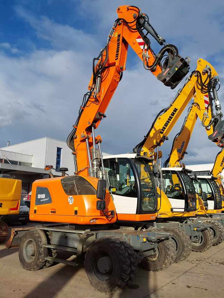 2014 Liebherr A 918Compact - Gumikerekes kotró: 2 kép. 2014 Liebherr A 918Compact - Gumikerekes kotró: 2 kép.