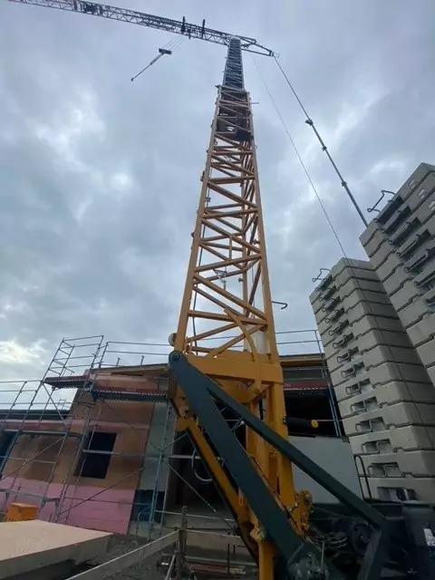 2015 Liebherr 53K - Önszerelő toronydaru: 2 kép. 2015 Liebherr 53K - Önszerelő toronydaru: 2 kép.