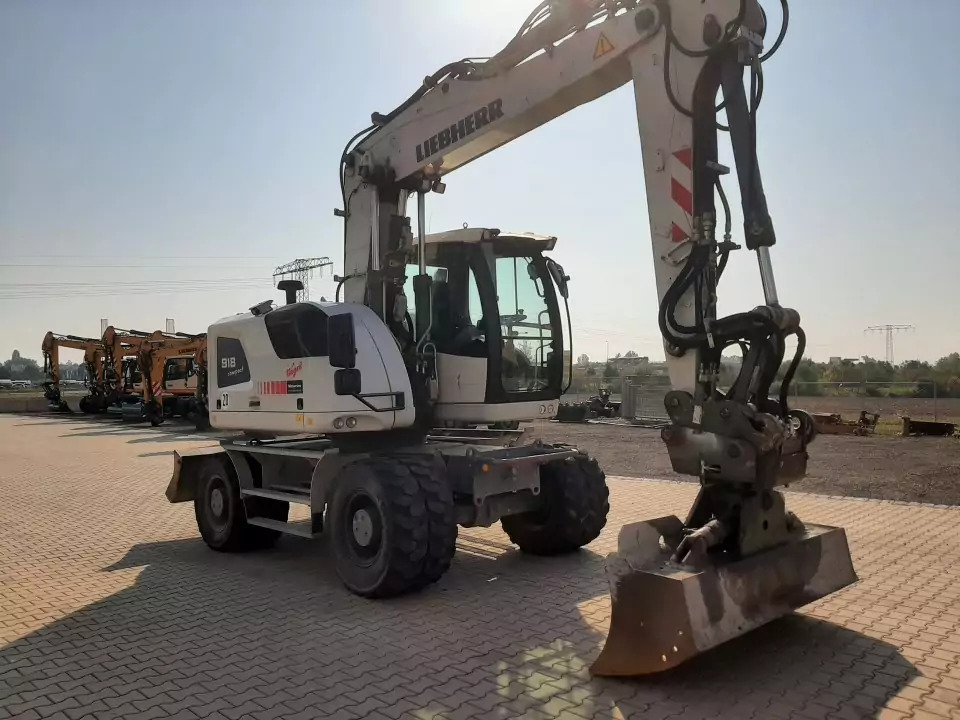 2015 Liebherr A 918Compact - Gumikerekes kotró: 2 kép. 2015 Liebherr A 918Compact - Gumikerekes kotró: 2 kép.