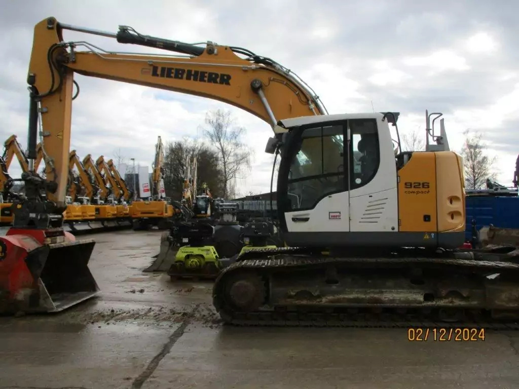 2015 Liebherr R 926 Compact - Lánctalpas kotró: 3 kép. 2015 Liebherr R 926 Compact - Lánctalpas kotró: 3 kép.