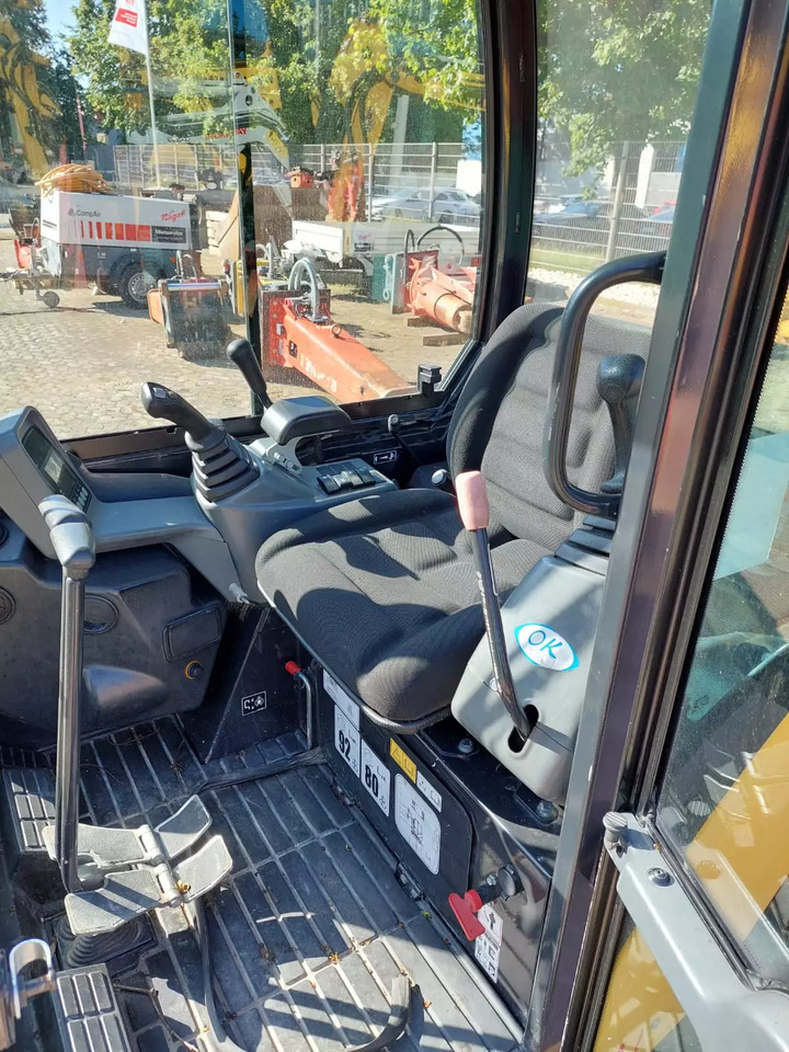 2017 Yanmar SV16 - Minikotró: 5 kép. 2017 Yanmar SV16 - Minikotró: 5 kép.