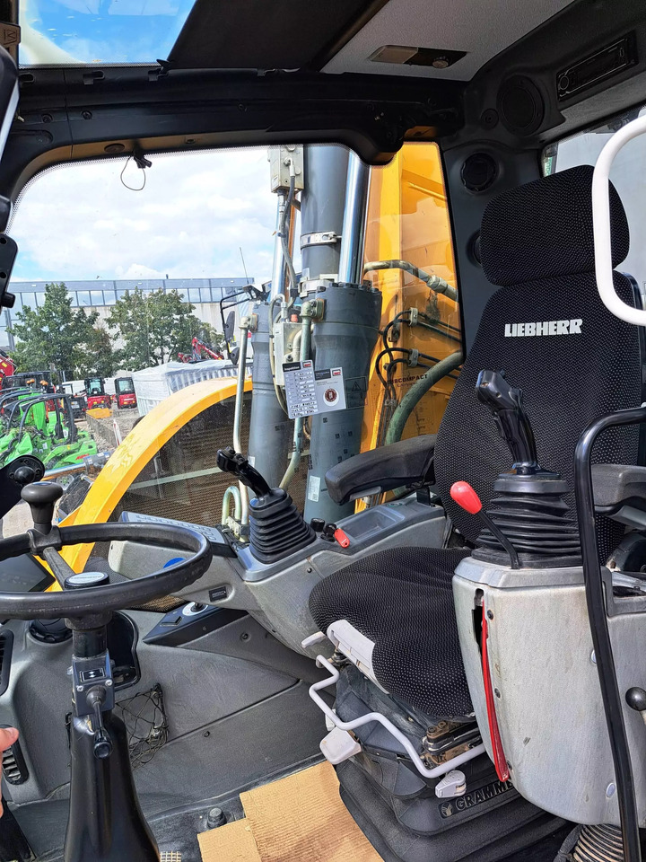 2018 Liebherr A 918Compact - Gumikerekes kotró: 4 kép. 2018 Liebherr A 918Compact - Gumikerekes kotró: 4 kép.