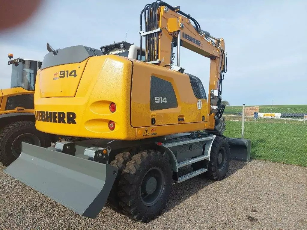 2022 Liebherr A 914 Litronic G6.0-D - Gumikerekes kotró: 4 kép. 2022 Liebherr A 914 Litronic G6.0-D - Gumikerekes kotró: 4 kép.