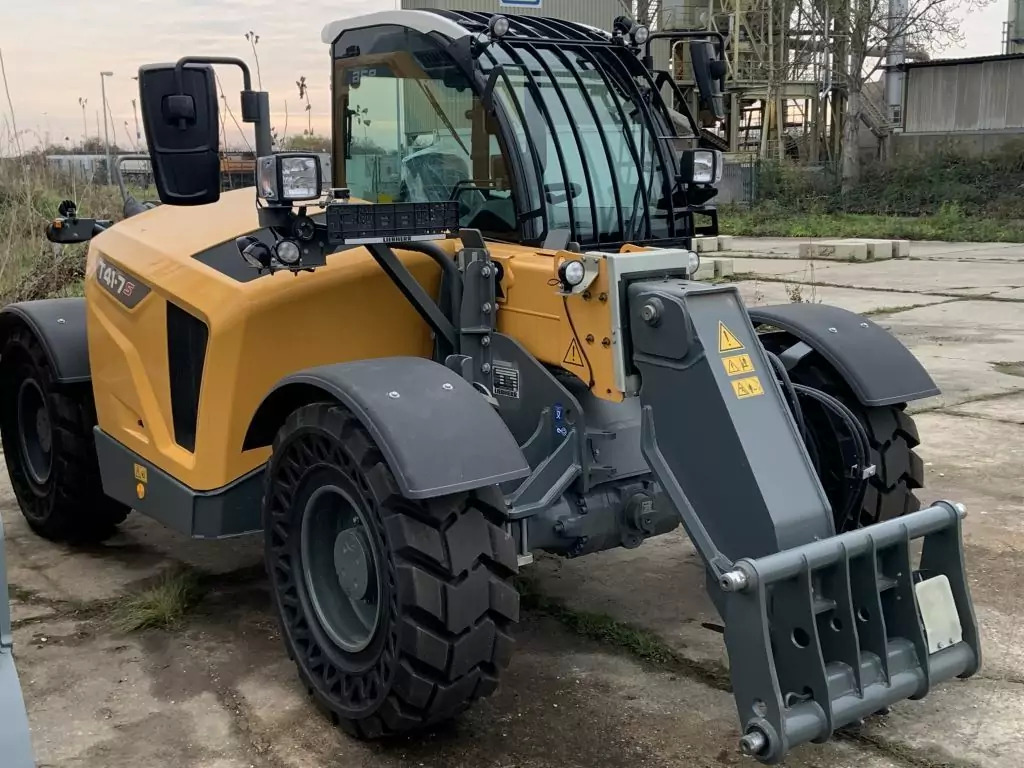 2022 Liebherr T 41-7 V - Teleszkópos rakodó: 1 kép. 2022 Liebherr T 41-7 V - Teleszkópos rakodó: 1 kép.