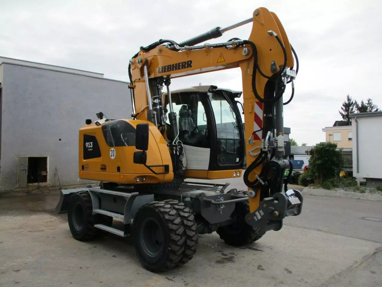 2023 Liebherr A 913 Compact G6.0-D Litronic - Gumikerekes kotró: 2 kép. 2023 Liebherr A 913 Compact G6.0-D Litronic - Gumikerekes kotró: 2 kép.