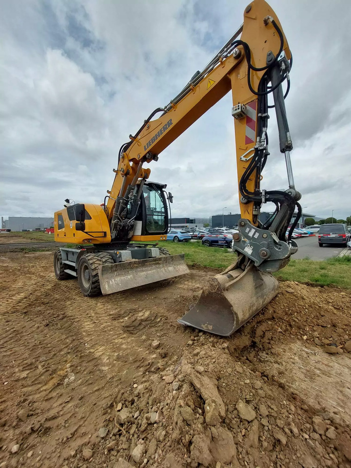 2023 Liebherr A 914 Litronic G6.0-D - Gumikerekes kotró: 4 kép. 2023 Liebherr A 914 Litronic G6.0-D - Gumikerekes kotró: 4 kép.
