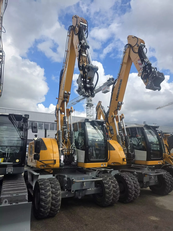 2023 Liebherr A 916 Litronic G6.0-D - Gumikerekes kotró: 2 kép. 2023 Liebherr A 916 Litronic G6.0-D - Gumikerekes kotró: 2 kép.