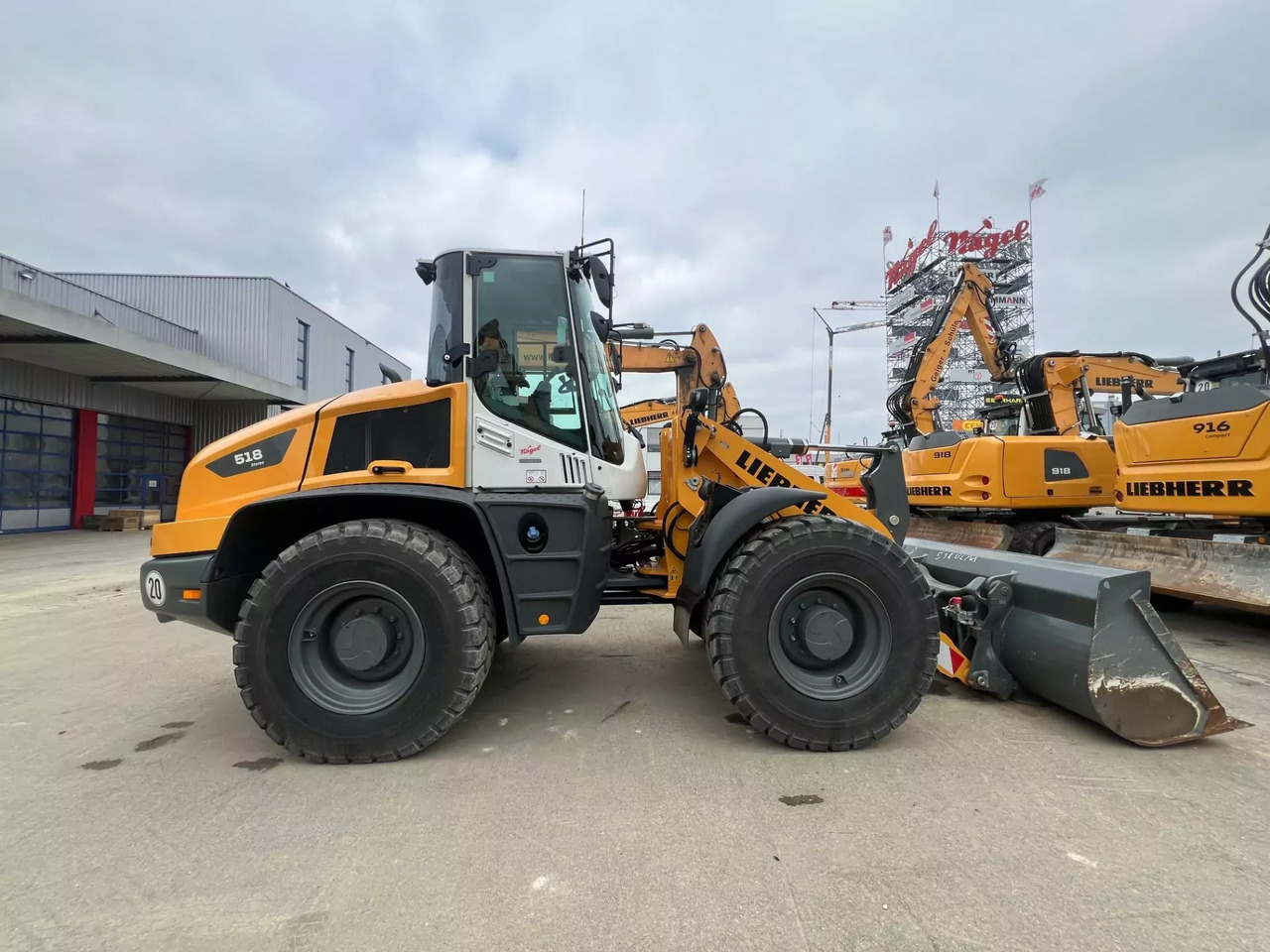 2023 Liebherr L 518 Stereo D6.0-D V - Gumikerekes homlokrakodó: 2 kép. 2023 Liebherr L 518 Stereo D6.0-D V - Gumikerekes homlokrakodó: 2 kép.