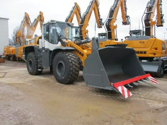 2023 Liebherr L 556 XPower - Gumikerekes homlokrakodó: 2 kép. 2023 Liebherr L 556 XPower - Gumikerekes homlokrakodó: 2 kép.