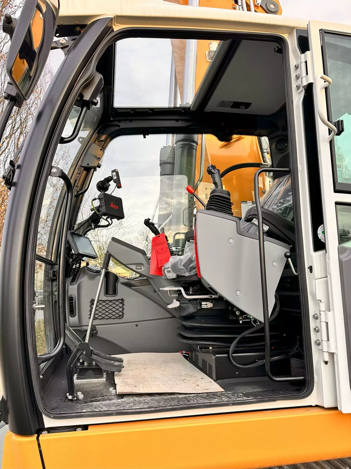 2023 Liebherr R 926 Litronic G8.0-D - Lánctalpas kotró: 4 kép. 2023 Liebherr R 926 Litronic G8.0-D - Lánctalpas kotró: 4 kép.