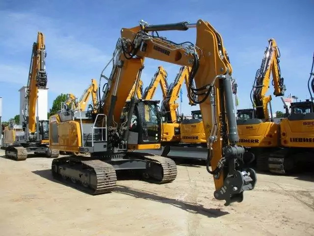 2023 Liebherr R 926 Litronic G8.0-D - Lánctalpas kotró: 2 kép. 2023 Liebherr R 926 Litronic G8.0-D - Lánctalpas kotró: 2 kép.