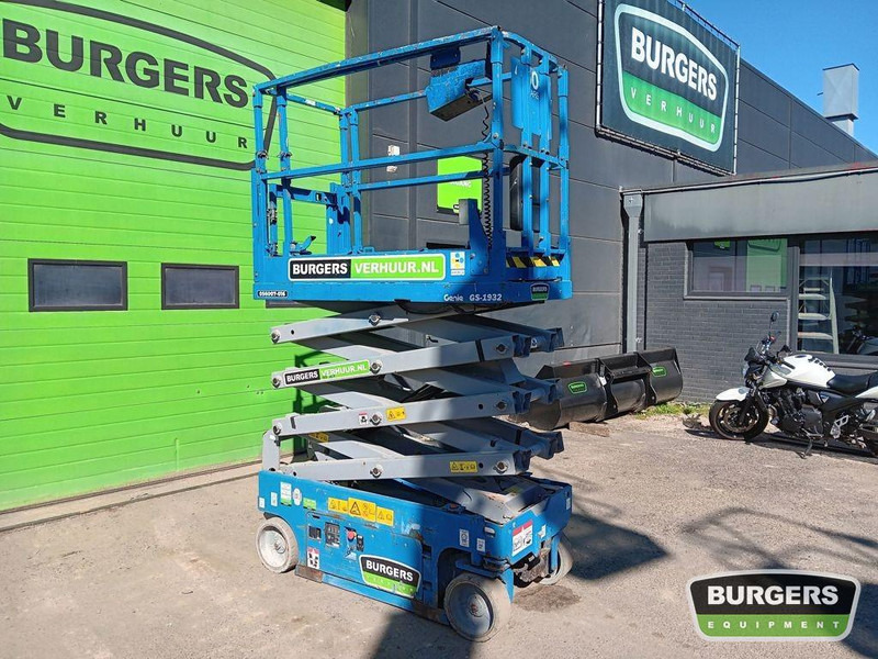 Genie GS-1932 - Ollós emelő: 2 kép. Genie GS-1932 - Ollós emelő: 2 kép.