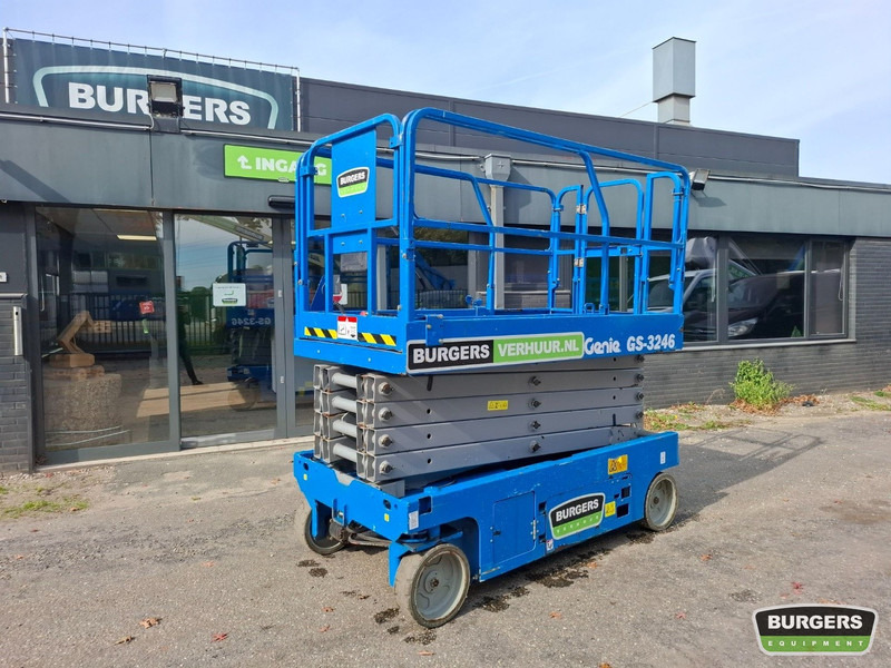 Genie GS3246 Nieuwe accus + lader - Ollós emelő: 1 kép. Genie GS3246 Nieuwe accus + lader - Ollós emelő: 1 kép.