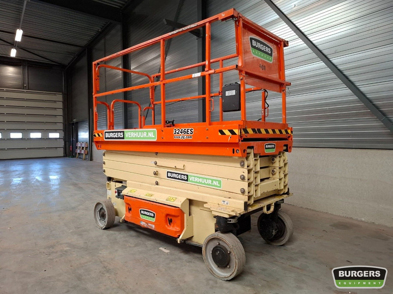 JLG 3246ES - Ollós emelő: 4 kép. JLG 3246ES - Ollós emelő: 4 kép.
