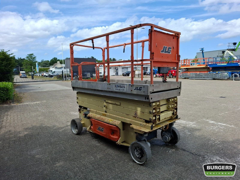 JLG 3246ES - Ollós emelő: 2 kép. JLG 3246ES - Ollós emelő: 2 kép.