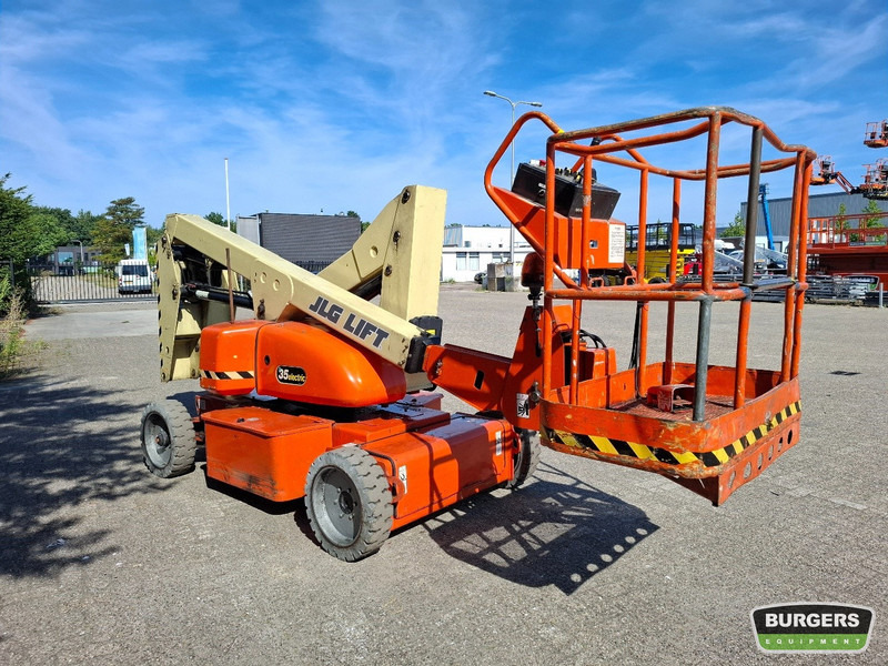JLG N35E - Személyemelő: 2 kép. JLG N35E - Személyemelő: 2 kép.