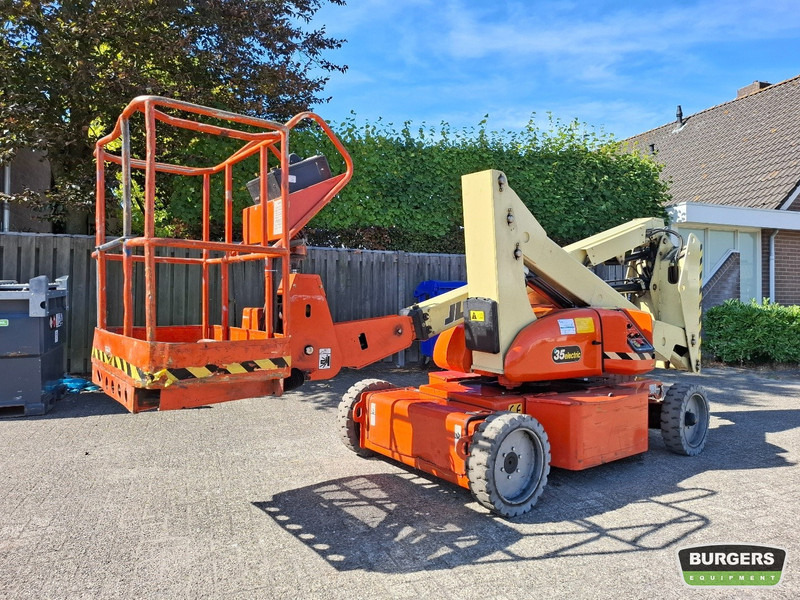JLG N35E - Személyemelő: 1 kép. JLG N35E - Személyemelő: 1 kép.