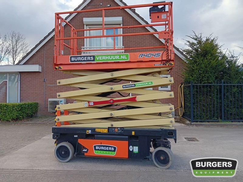 JLG R4045 - Ollós emelő: 1 kép. JLG R4045 - Ollós emelő: 1 kép.