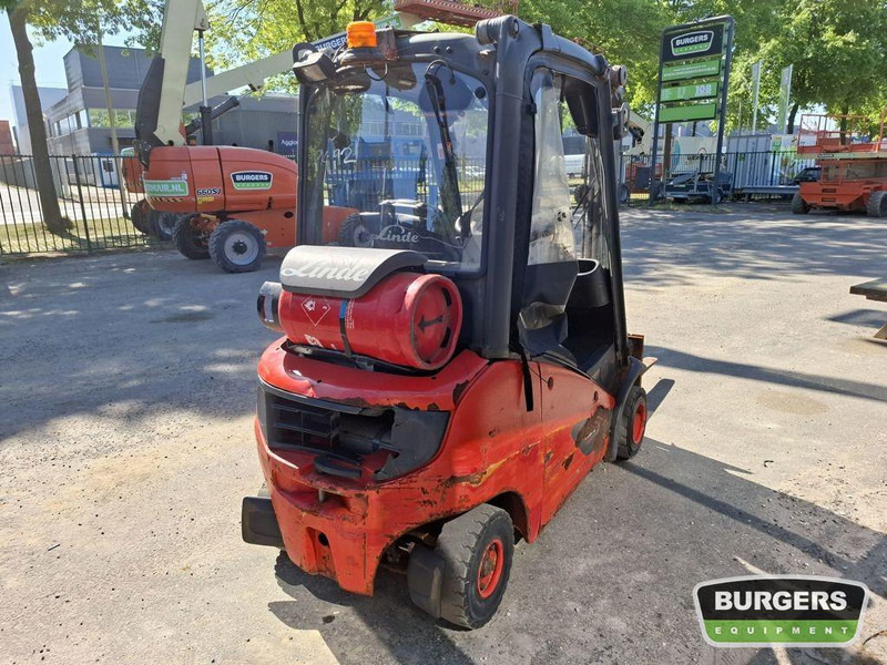 Linde H20T - Gázüzemű targonca: 3 kép. Linde H20T - Gázüzemű targonca: 3 kép.