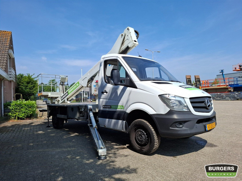 Mercedes-Benz Sprinter CMC PLA 210 - Emelőkosaras teherautó: 2 kép. Mercedes-Benz Sprinter CMC PLA 210 - Emelőkosaras teherautó: 2 kép.