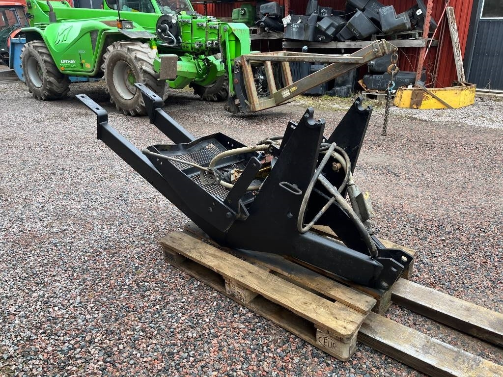 Lastarfäste Trima till Ford 5600 6600 7600 5610 66 - Adapterek - Mezőgazdasági gépek: 1 kép. Lastarfäste Trima till Ford 5600 6600 7600 5610 66 - Adapterek - Mezőgazdasági gépek: 1 kép.