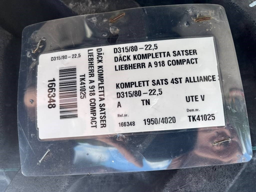 Alliance 315/80-22,5 till Liebherr A 918 - Gumiabroncs - Építőipari gépek: 2 kép. Alliance 315/80-22,5 till Liebherr A 918 - Gumiabroncs - Építőipari gépek: 2 kép.