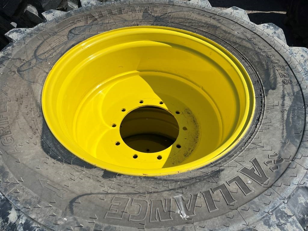 Alliance 650/65R38 600/60R28 till JD 6155 M - Gumiabroncs - Mezőgazdasági gépek: 3 kép. Alliance 650/65R38 600/60R28 till JD 6155 M - Gumiabroncs - Mezőgazdasági gépek: 3 kép.