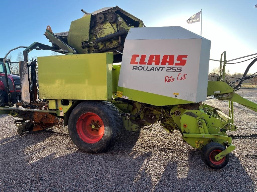 Claas Rollant 255 RC - Bálázó: 4 kép. Claas Rollant 255 RC - Bálázó: 4 kép.