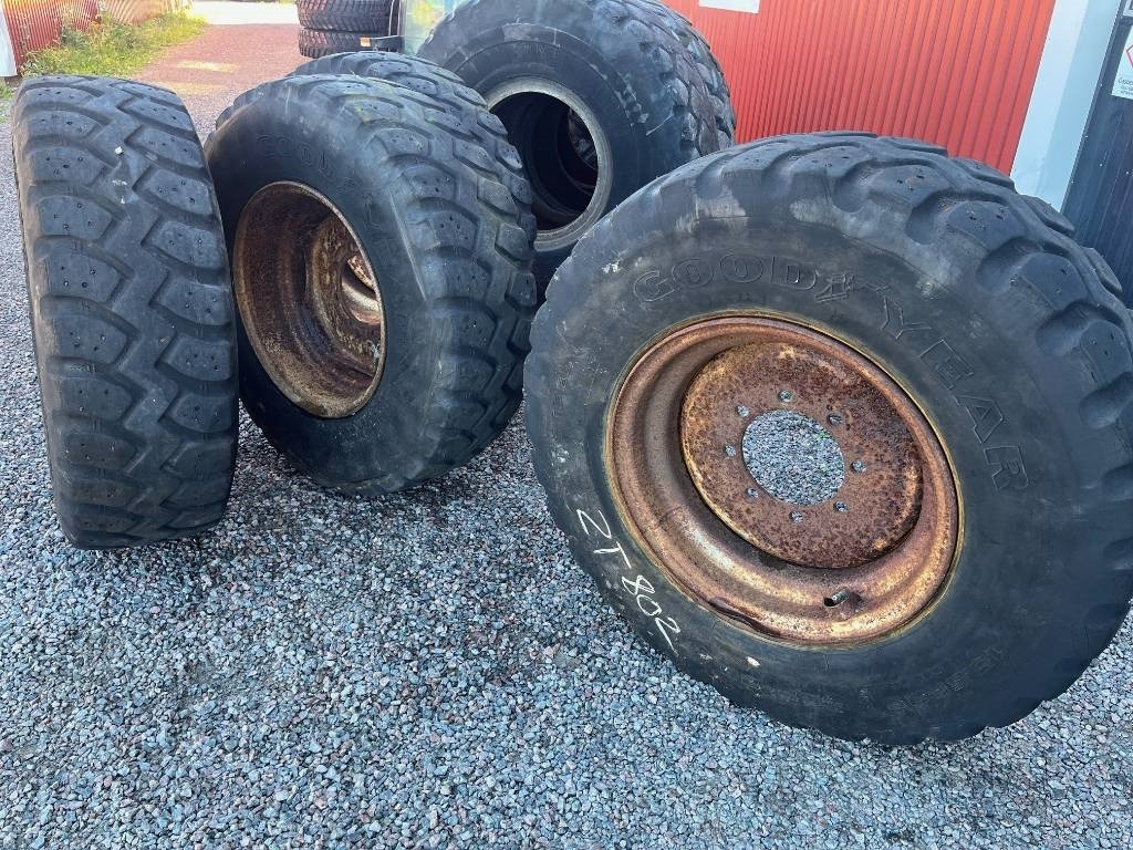 Goodyear 15,5-R25 till Zettelmeyer 802 - Gumiabroncs - Építőipari gépek: 4 kép. Goodyear 15,5-R25 till Zettelmeyer 802 - Gumiabroncs - Építőipari gépek: 4 kép.
