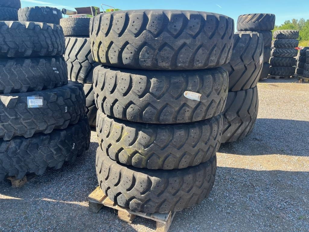 Goodyear 15,5-R25 till Zettelmeyer 802 - Gumiabroncs - Építőipari gépek: 1 kép. Goodyear 15,5-R25 till Zettelmeyer 802 - Gumiabroncs - Építőipari gépek: 1 kép.