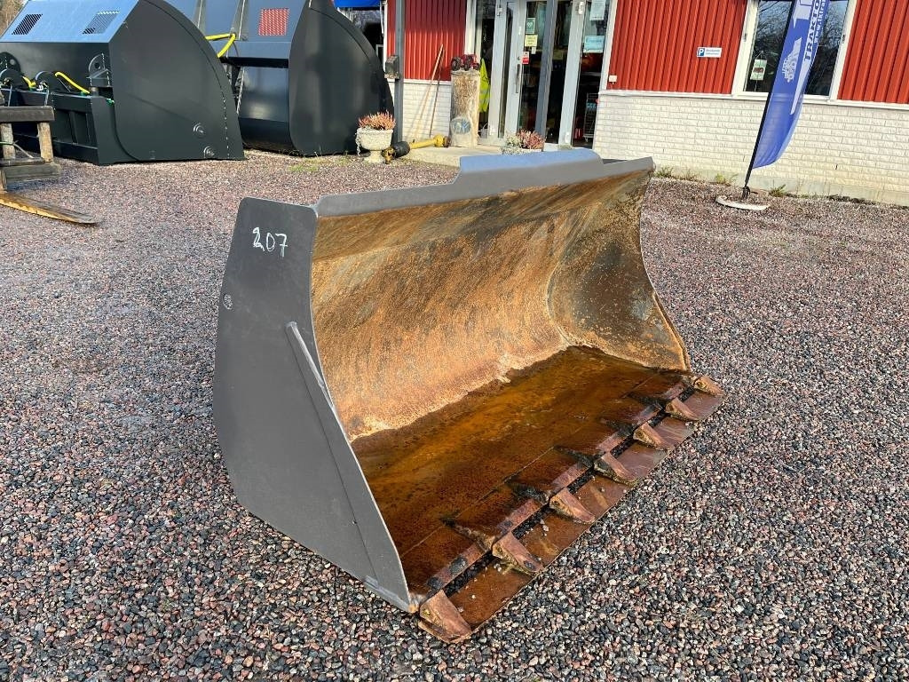 Grusskopa / Jordskopa Bucket Volvo L25 L20 - Kanál - Építőipari gépek: 3 kép. Grusskopa / Jordskopa Bucket Volvo L25 L20 - Kanál - Építőipari gépek: 3 kép.