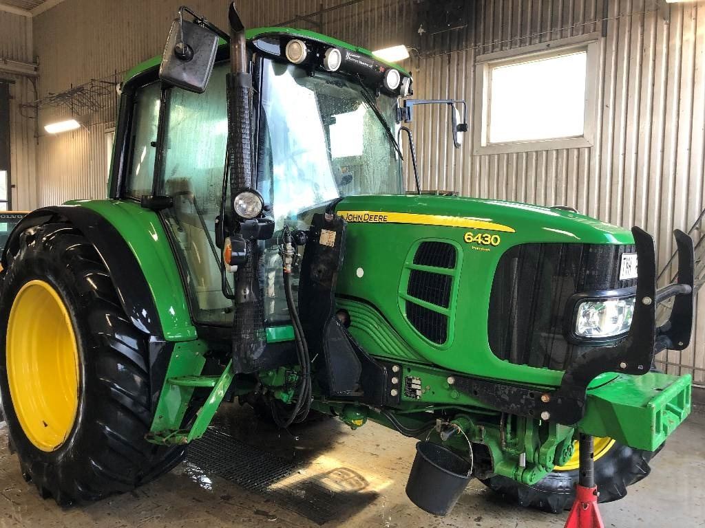 John Deere 6430 dismantled : only spare parts - Traktor: 5 kép. John Deere 6430 dismantled : only spare parts - Traktor: 5 kép.
