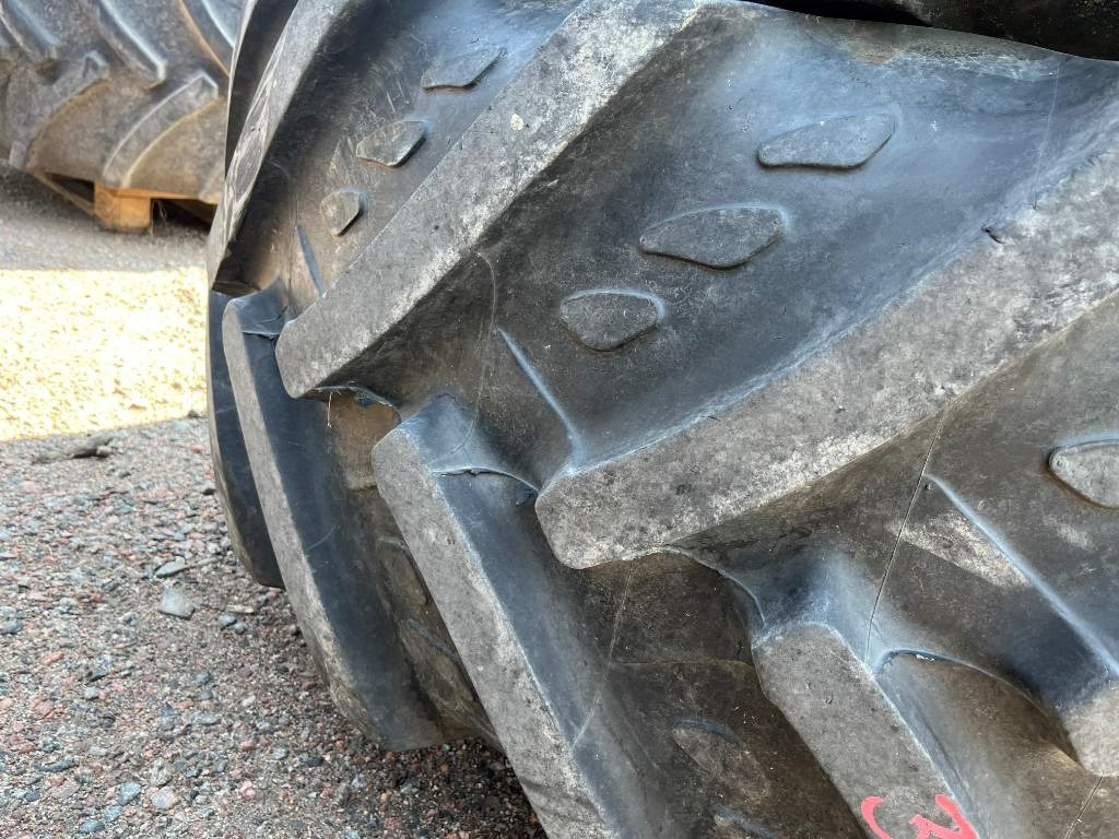 Kleber 520/70R38 480/70R24 till JD 6620 - Gumiabroncs - Mezőgazdasági gépek: 3 kép. Kleber 520/70R38 480/70R24 till JD 6620 - Gumiabroncs - Mezőgazdasági gépek: 3 kép.