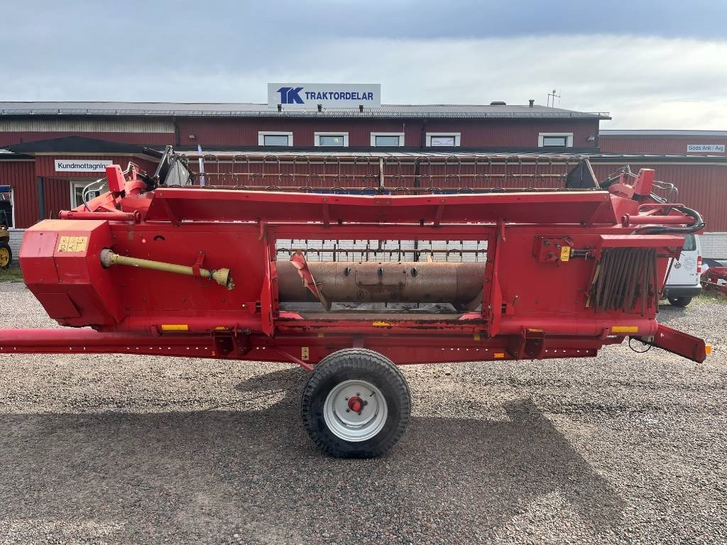 Massey Ferguson MF 32 Skärbord / Header - Betakarítógép tartozék: 5 kép. Massey Ferguson MF 32 Skärbord / Header - Betakarítógép tartozék: 5 kép.