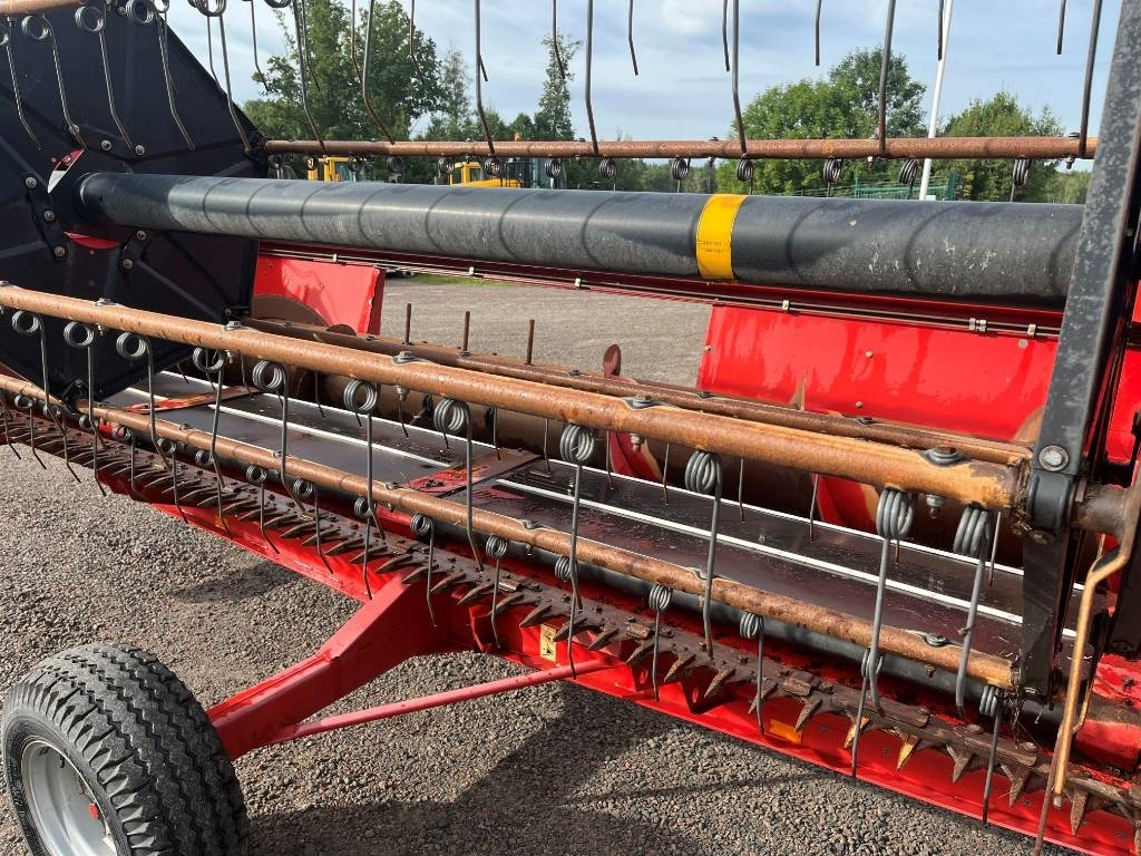 Massey Ferguson MF 32 Skärbord / Header - Betakarítógép tartozék: 3 kép. Massey Ferguson MF 32 Skärbord / Header - Betakarítógép tartozék: 3 kép.