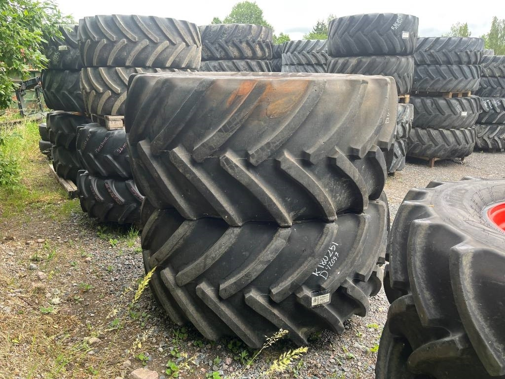 Mitas 900/60R38 Däck till Claas Lexion 6800  - Gumiabroncs - Mezőgazdasági gépek: 1 kép. Mitas 900/60R38 Däck till Claas Lexion 6800  - Gumiabroncs - Mezőgazdasági gépek: 1 kép.