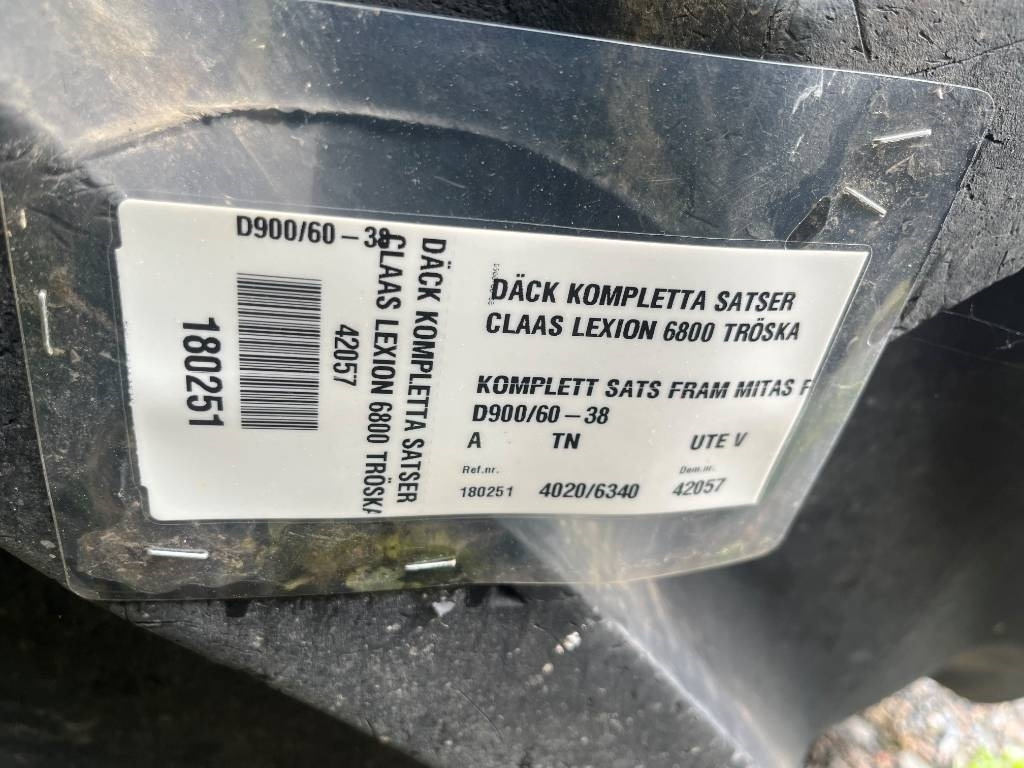 Mitas 900/60R38 Däck till Claas Lexion 6800  - Gumiabroncs - Mezőgazdasági gépek: 2 kép. Mitas 900/60R38 Däck till Claas Lexion 6800  - Gumiabroncs - Mezőgazdasági gépek: 2 kép.